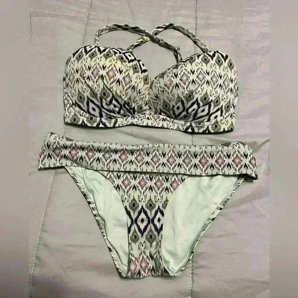 Victoria’s Secret Bikini/Two Piece Bra Top Size 34DD Bottoms Size Small - Picture 1 of 16